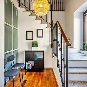 Elegant 2 Bedrooms Near Duomo Apartment Milan